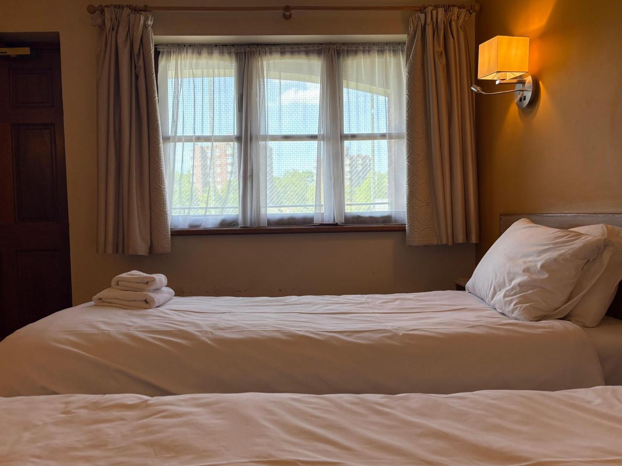 Tollgate Hotel & Leisure Stoke-on-Trent Zewnętrze zdjęcie